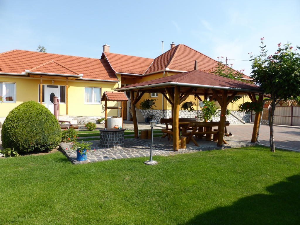 Napfeny Apartman Es Vendeghaz Egerszalok Ngoại thất bức ảnh